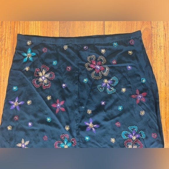 Vintage Chico's 100% Silk Sequin Embroidered High Waisted Midi Length Skirt - Picture 6 of 9